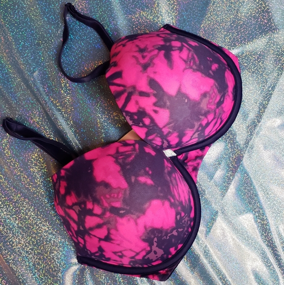 3 Victoria's Secret bras - Picture 3 of 4